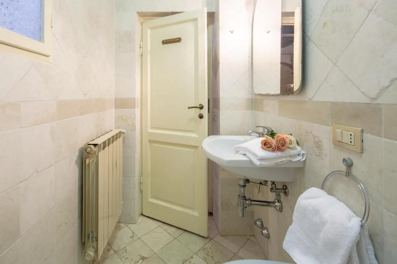 Curtatone Apartment Florence